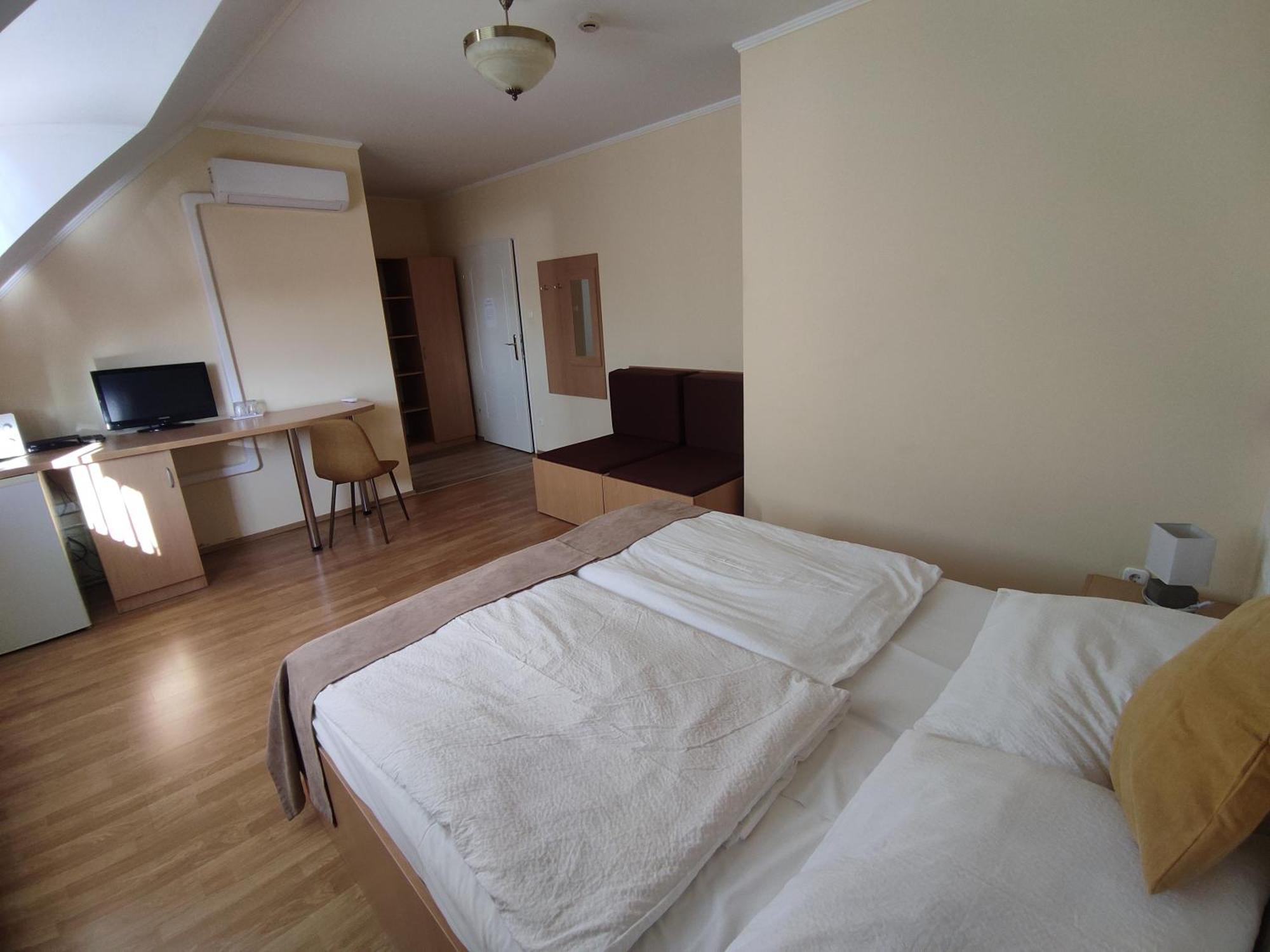 Invest Vendégház Eger Habitación foto